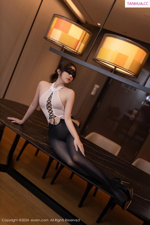 鱼子酱fish  [XiuRen]高清写真图 2024.09.20 No.9189 鱼子酱Fish 黑丝美腿第57张图片
